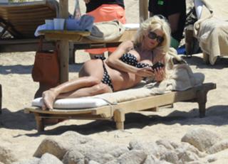 Victoria Silvstedt feet photo thumbnail