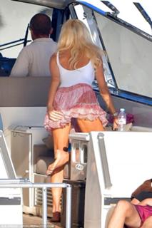 Victoria Silvstedt feet photo thumbnail