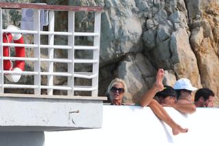 Victoria Silvstedt feet photo thumbnail