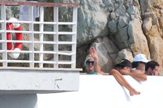 Victoria Silvstedt feet photo thumbnail