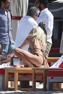 Victoria Silvstedt feet photo thumbnail