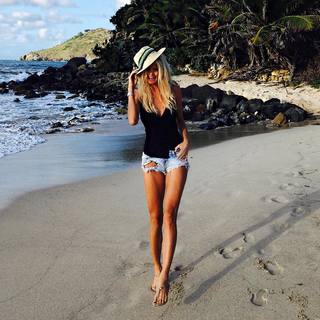 Victoria Silvstedt feet photo thumbnail