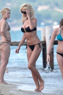 Victoria Silvstedt feet photo thumbnail