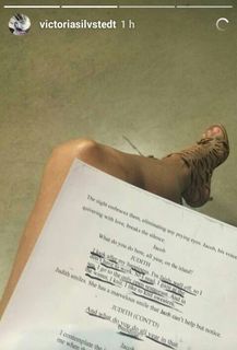 Victoria Silvstedt feet photo thumbnail