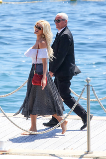 Victoria Silvstedt feet photo thumbnail