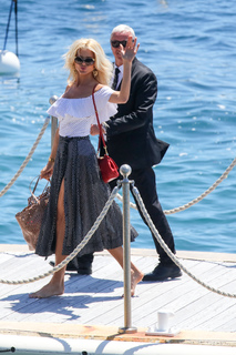 Victoria Silvstedt feet photo thumbnail