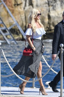 Victoria Silvstedt feet photo thumbnail