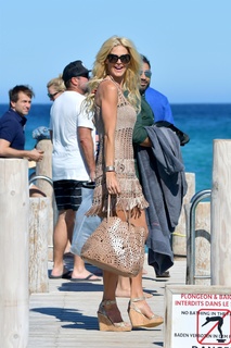 Victoria Silvstedt feet photo thumbnail