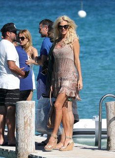 Victoria Silvstedt feet photo thumbnail