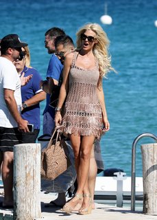 Victoria Silvstedt feet photo thumbnail