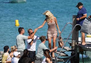 Victoria Silvstedt feet photo thumbnail