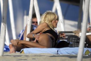 Victoria Silvstedt feet photo thumbnail