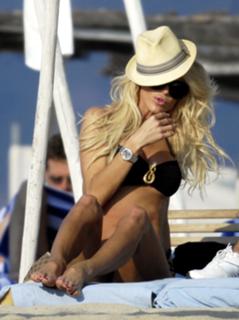 Victoria Silvstedt feet photo thumbnail