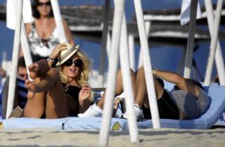 Victoria Silvstedt feet photo thumbnail