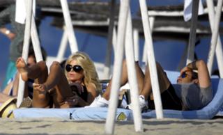Victoria Silvstedt feet photo thumbnail
