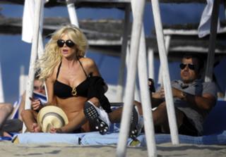 Victoria Silvstedt feet photo thumbnail