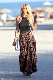 Victoria Silvstedt feet photo thumbnail