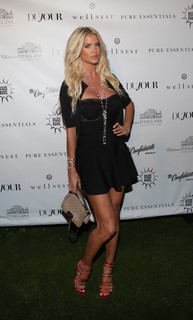 Victoria Silvstedt feet photo thumbnail