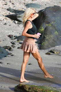 Victoria Silvstedt feet photo thumbnail