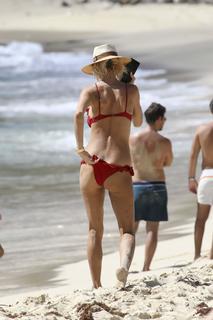 Victoria Silvstedt feet photo thumbnail