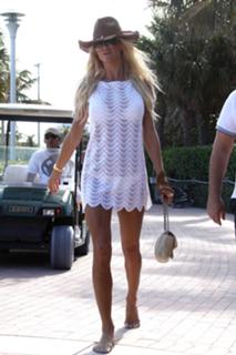 Victoria Silvstedt feet photo thumbnail