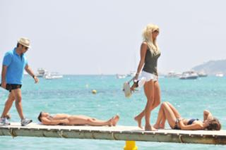Victoria Silvstedt feet photo thumbnail