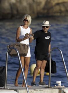 Victoria Silvstedt feet photo thumbnail
