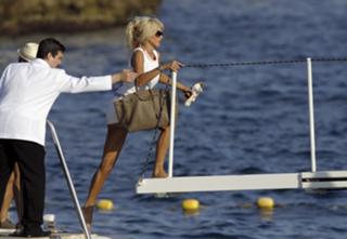 Victoria Silvstedt feet photo thumbnail