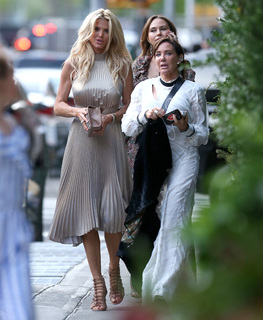 Victoria Silvstedt feet photo thumbnail