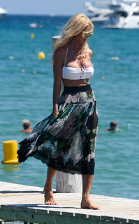 Victoria Silvstedt feet photo thumbnail