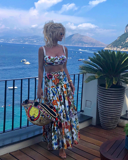 Victoria Silvstedt feet photo thumbnail