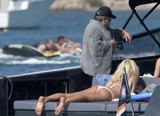 Victoria Silvstedt feet photo thumbnail