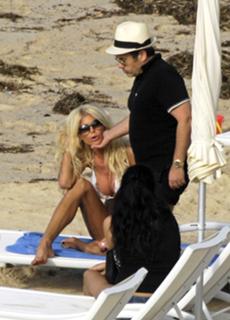 Victoria Silvstedt feet photo thumbnail