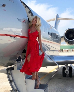 Victoria Silvstedt feet photo thumbnail