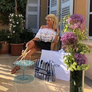 Victoria Silvstedt feet photo thumbnail