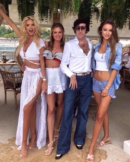 Victoria Silvstedt feet photo thumbnail