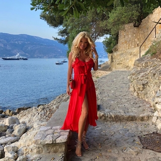 Victoria Silvstedt feet photo thumbnail