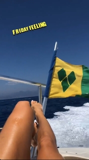 Victoria Silvstedt feet photo thumbnail