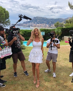 Victoria Silvstedt feet photo thumbnail