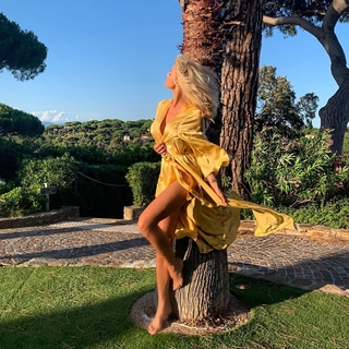 Victoria Silvstedt feet photo thumbnail