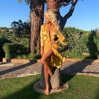 Victoria Silvstedt feet photo thumbnail