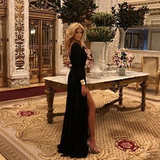 Victoria Silvstedt feet photo thumbnail