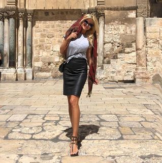 Victoria Silvstedt feet photo thumbnail