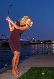 Victoria Silvstedt feet photo thumbnail