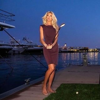 Victoria Silvstedt feet photo thumbnail