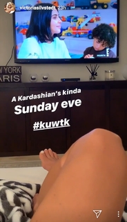 Victoria Silvstedt feet photo thumbnail