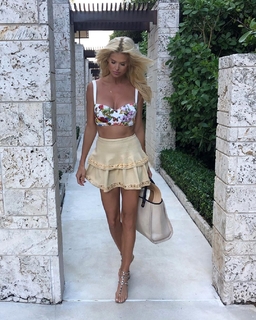 Victoria Silvstedt feet photo thumbnail