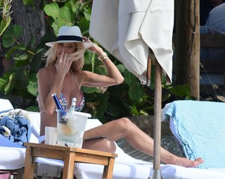 Victoria Silvstedt feet photo thumbnail