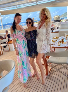 Victoria Silvstedt feet photo thumbnail