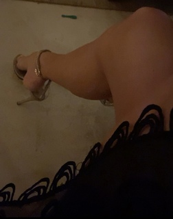 Victoria Silvstedt feet photo thumbnail